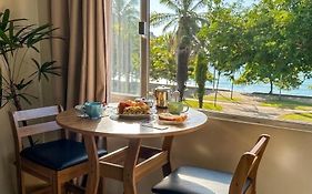 Apartamento com vista pro mar no Centro de Ubatuba - 1 vaga de garagem carro pequeno e médio porte, 2 quartos e cozinha completa